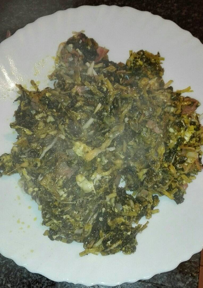 Una foto de Revuelto de espinacas con beicon, 4 quesos y patatas paja