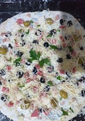صورة لوصفة بيتزا بصلصة بيضاء
