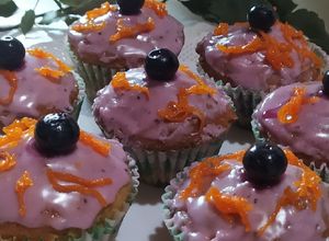 Una foto de Muffins De Zanahoria Y Arándanos / Carrot And Blueberry Muffins