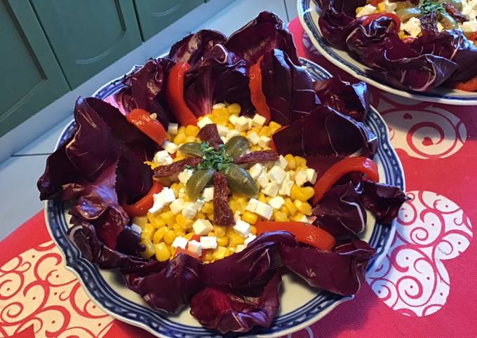 Trévise en salade au maïs,feta,poivron rouge,tomate séchée et câpres italiennes