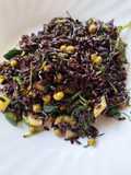 Riso venere con zucchine, agretti e piselli