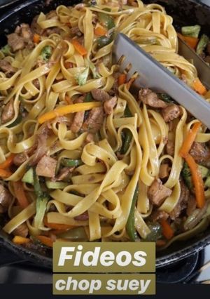 Una foto de Fideos chop suey