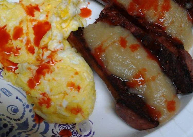 Spicy applesauce and sausage with eggs