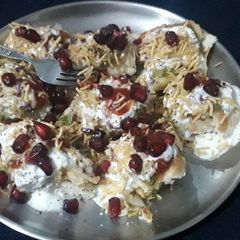 A picture of Stuffed pav chaat.