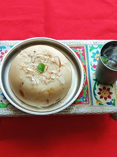 સોજી નો શીરો રેસીપી મુખ્ય ફોટો