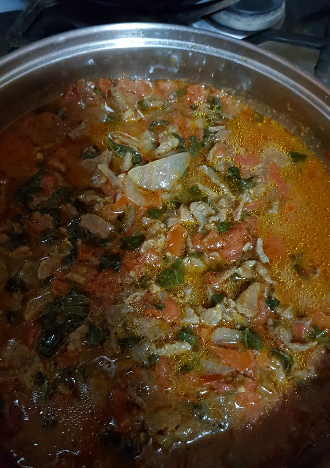 Una foto de Bistec a la mexicana con espinacas