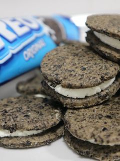 Una foto de Falsas galletas oreo