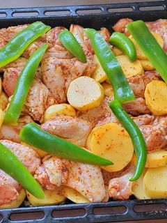 صورة لوصفة جوانح الدجاج مع بطاطا بأروع صوص بيري بيري🌶🌶🍗🍗