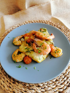 Una foto de Bacalao con langostinos