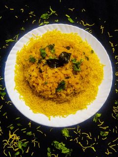 બટાકા પૌંઆ (bataka Pauva recipe in gujarati) રેસીપી મુખ્ય ફોટો
