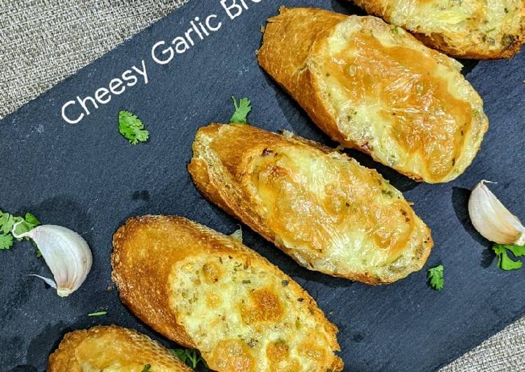Simple Way to Prepare Homemade Cheesy Garlic Bread