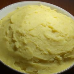 A picture of "Mshenye"/smashed bananas and sweet potatoes.