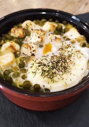 Une photo de Œuf cocotte petits-pois & feta