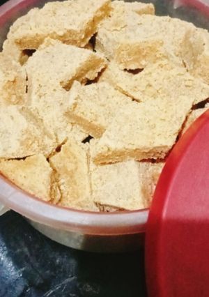सूजी की बर्फी(suji barfi recipe in hindi) रेसिपी मुख्य फोटो