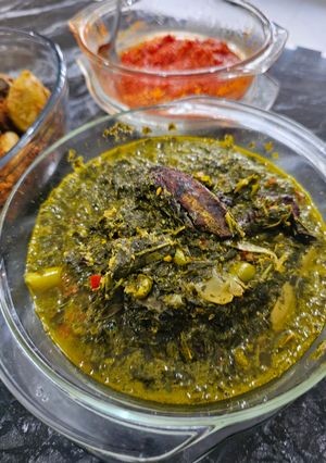 Foto resep Daun Ubi Tumbuk dengan Ikan Asap