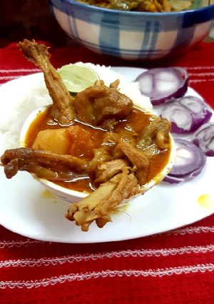 দেশি চিকেনের ঝোল(desi chickener jhol recipe in Bengali) রেসিপির প্রধান ছবি