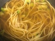 Una foto de fideos espagueti