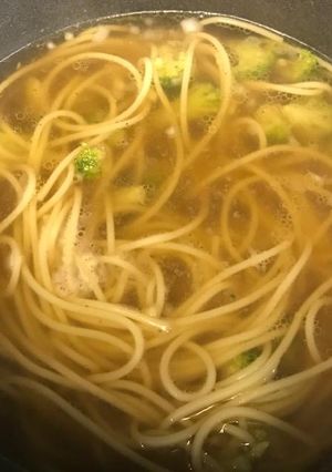 Una foto de Sopa de fideos japoneses- Udon