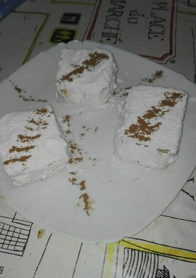 Una foto de Milhojas de merengue con aroma de vainilla 