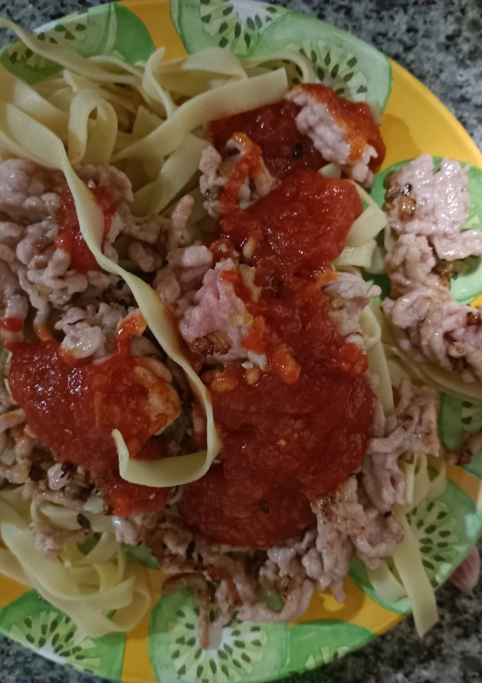 Una foto de Tallarines con carne picada