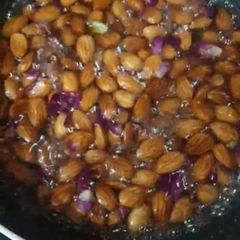 A picture of Candid almonds.