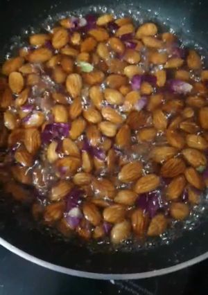 A picture of Candid almonds.