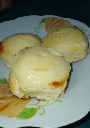 Una foto de Pan de leche con crema Pastelera