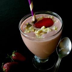 A picture of Paneer kheer strawberry lassi.