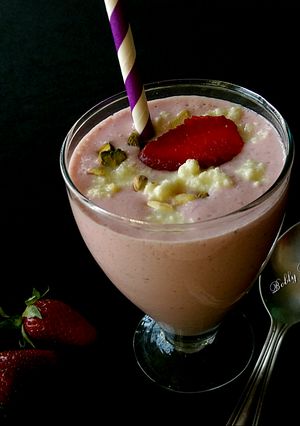 A picture of Paneer kheer strawberry lassi.