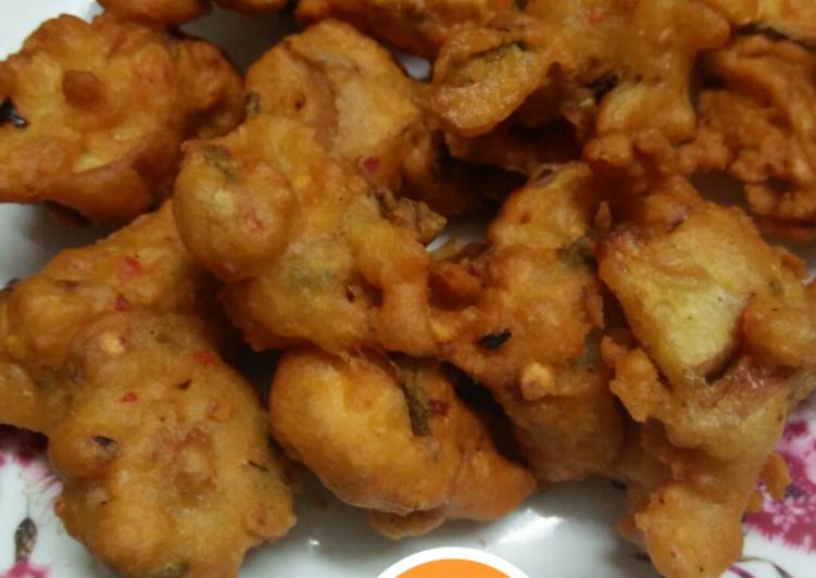 Recipe of Speedy Potato Onion Pakora ( Aalo Piyaz kay Pakoray