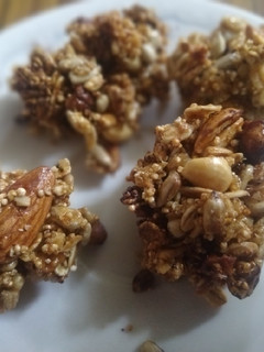 Una foto de Granola energy balls