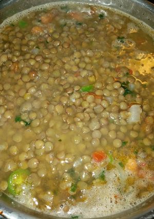 A picture of Lentejas (lentils).