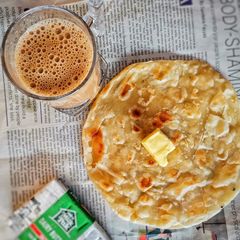 A picture of Chai paratha.