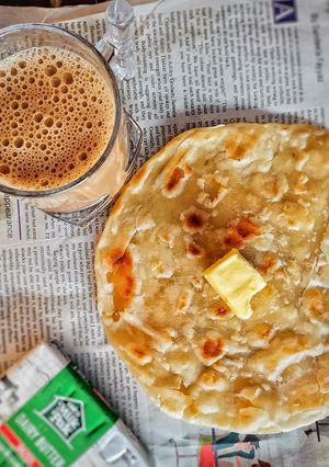A picture of Chai paratha.