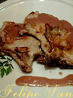 Una foto de Chuletas de cerdo con salsa de Oporto