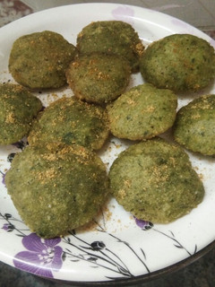 கருவேப்பிலை வடை(curry leaves vadai) செய்முறை முக்கிய புகைப்படம்
