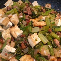 A picture of Chinese celery w/ Tofu.