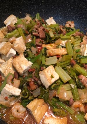 A picture of Chinese celery w/ Tofu.