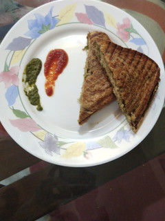 ગ્રીલ સેન્ડવીચ (Grill Sandwich Recipe In Gujarati) રેસીપી મુખ્ય ફોટો