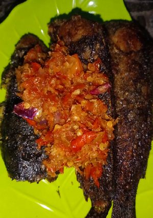 Resep Lele Goreng Sambal Mercon oleh Yuli Rahayu - Cookpad