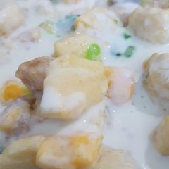A picture of Creamy fruit salad #EidMeetup.