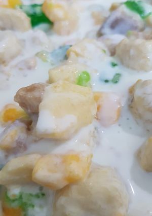 A picture of Creamy fruit salad #EidMeetup.