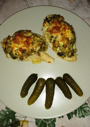 Gombás - tojásos töltelékkel megpakolt csirkemell recept fotója