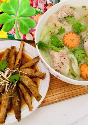 Hình của món Cá bống kho tộCanh giò heo hầm bắp cải.