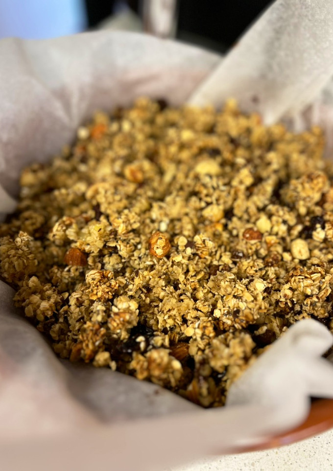 Una foto de Granola sin miel en freidora de aire