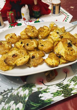 Φωτογραφία της συνταγής Smashed potatoes με αρωματικά