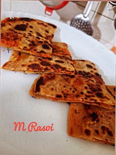 स्टफ गाजर पराठा (Stuff Gajar Paratha Recipe In Marathi) रेसिपी चे मुख्य फोटो