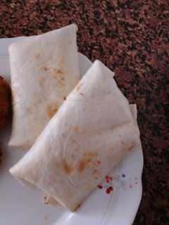 Una foto de Burrito de atún, huevo y verduras