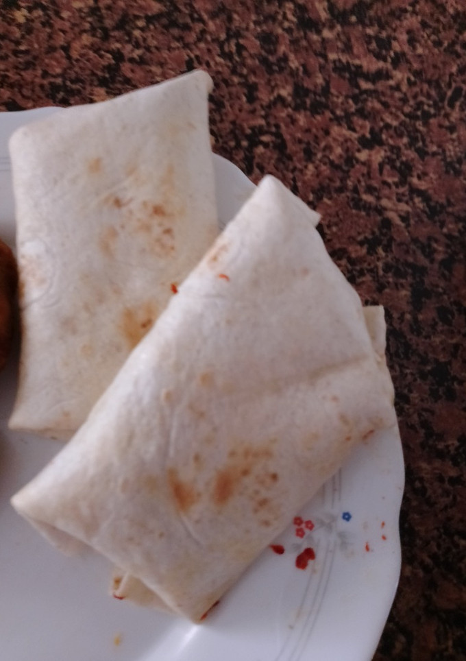 Una foto de Burrito de atún, huevo y verduras