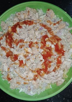 A picture of White chicken macaroni.